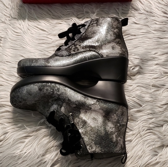 Alegria Eliza Leather Ankle Boot - Picture 5 of 8